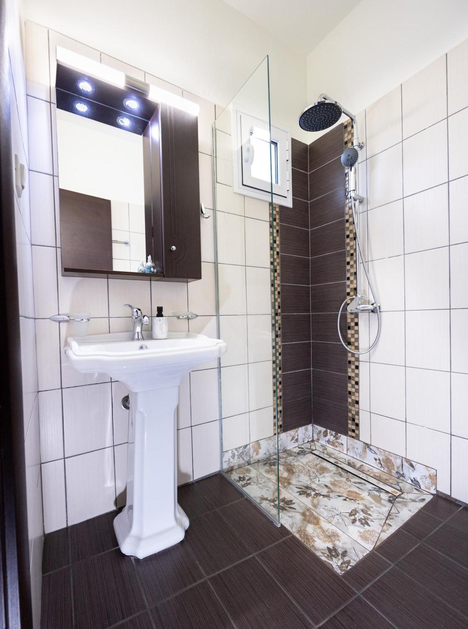 מלון דירות Goldenhill Studios&apartments *